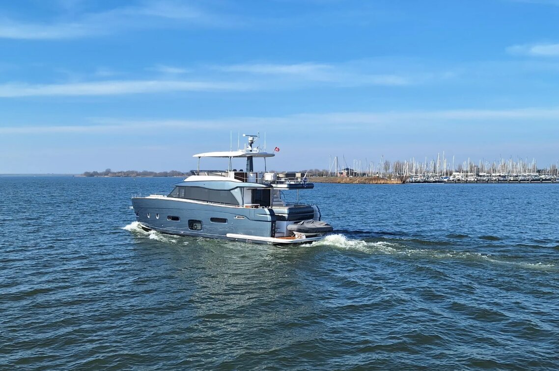 Azimut 66 2022 en charter — Cancún