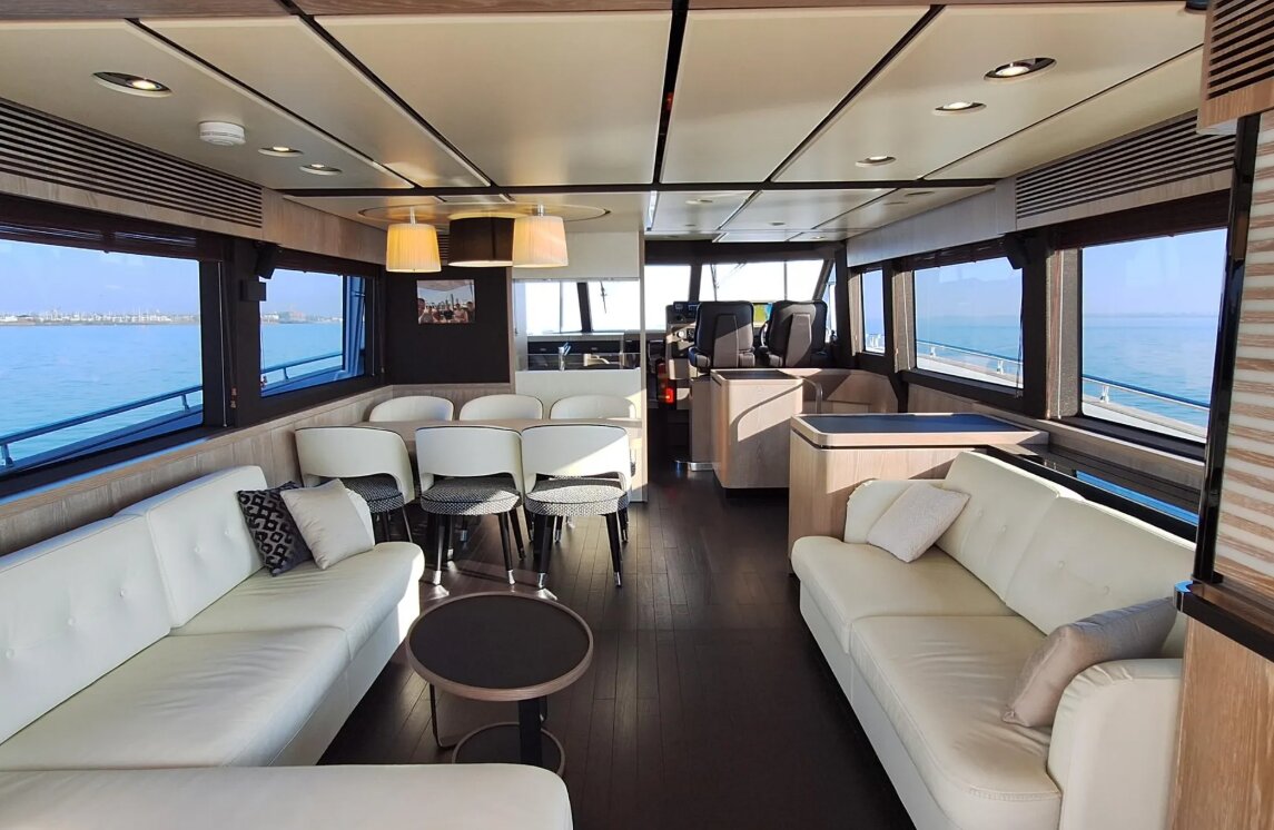 Azimut 66 2022 en charter — Cancún