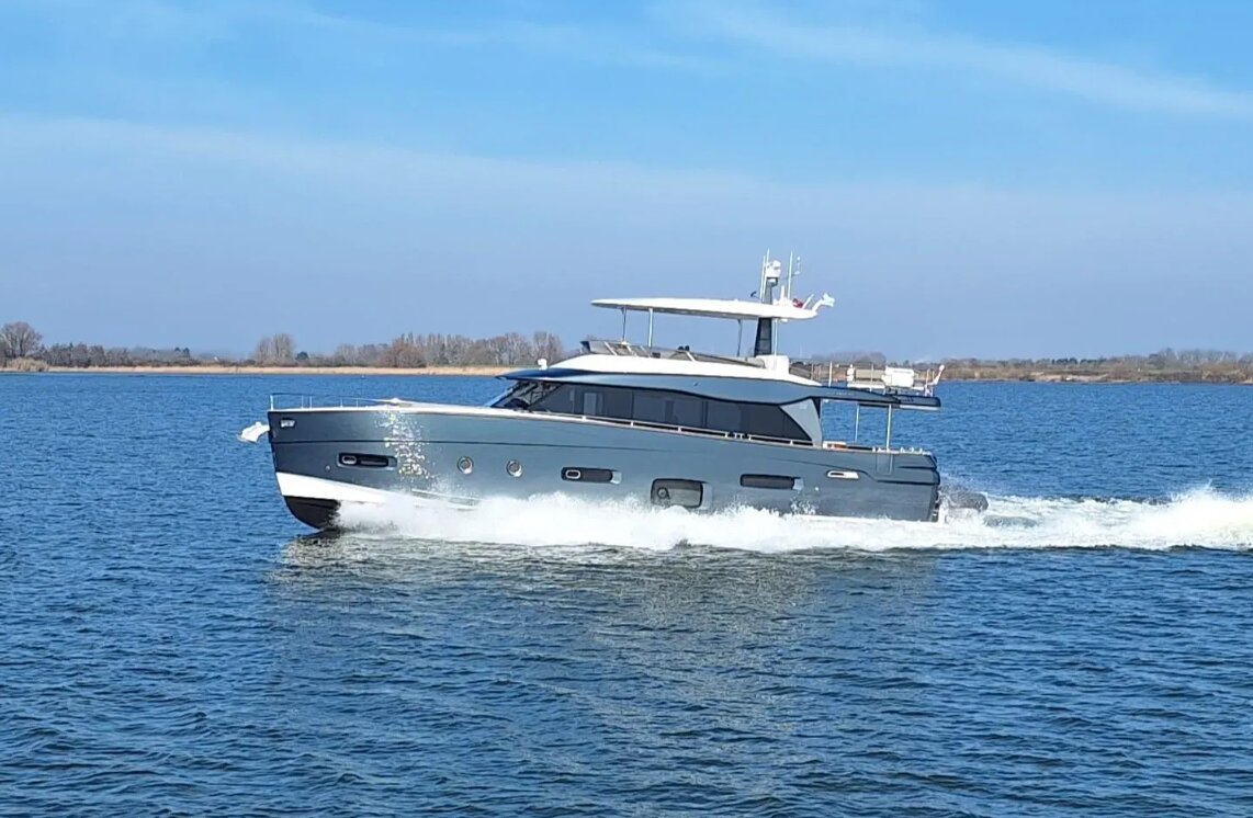 Azimut 66 2022 en charter — Cancún