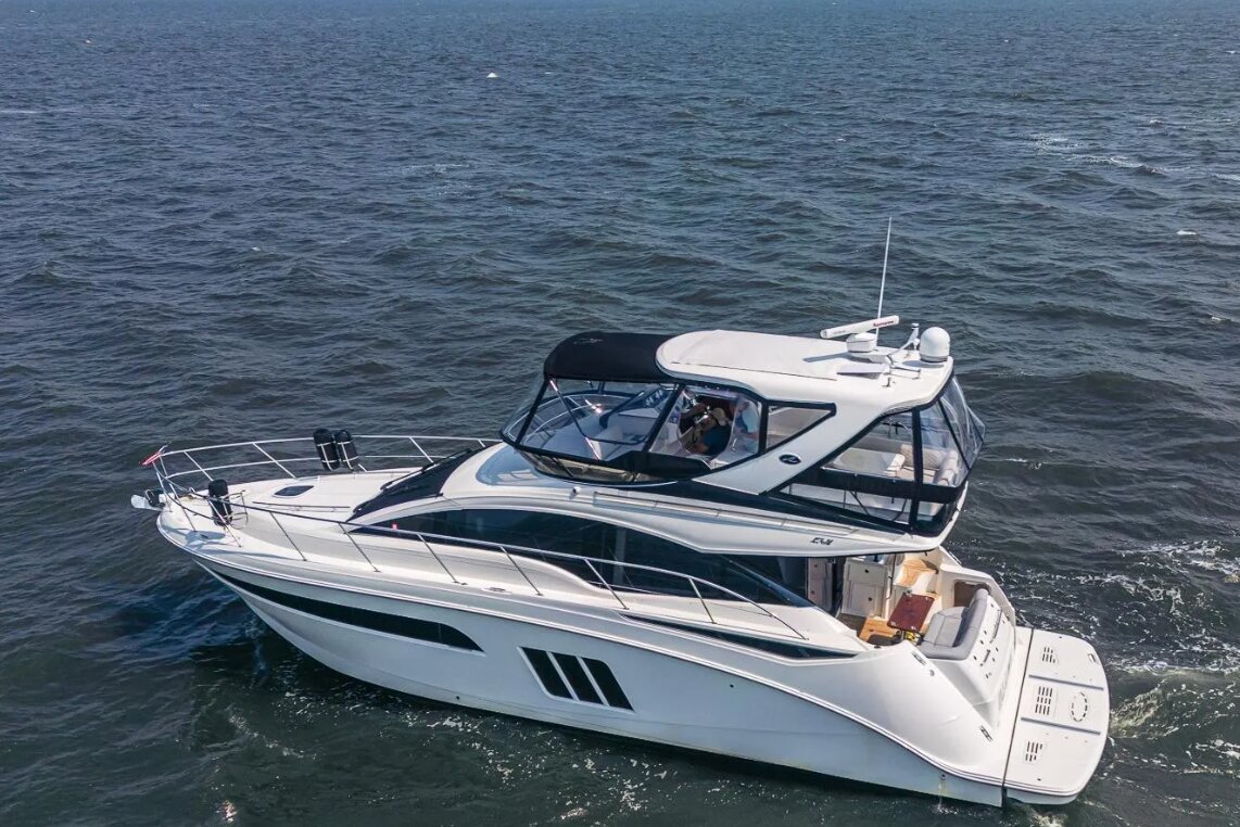 Sea Ray 510 Fly 2023 en charter — Cancún
