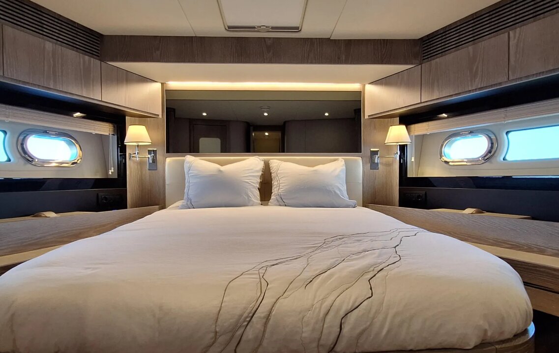 Azimut 66 2022 en charter — Cancún