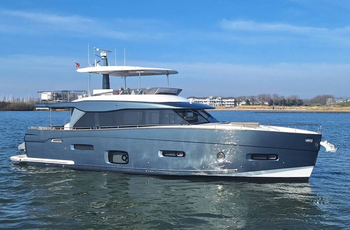 Azimut 66 2022 en charter — Cancún