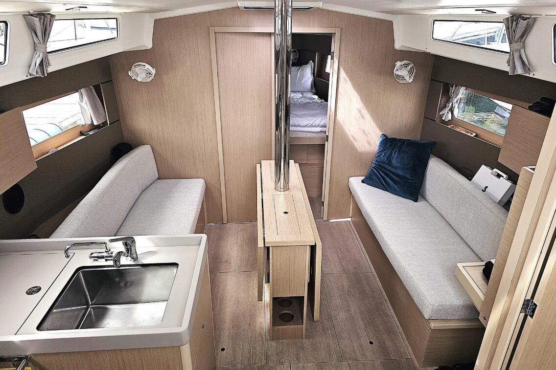 2024 Beneteau Oceanis Yacht 60 — Miami